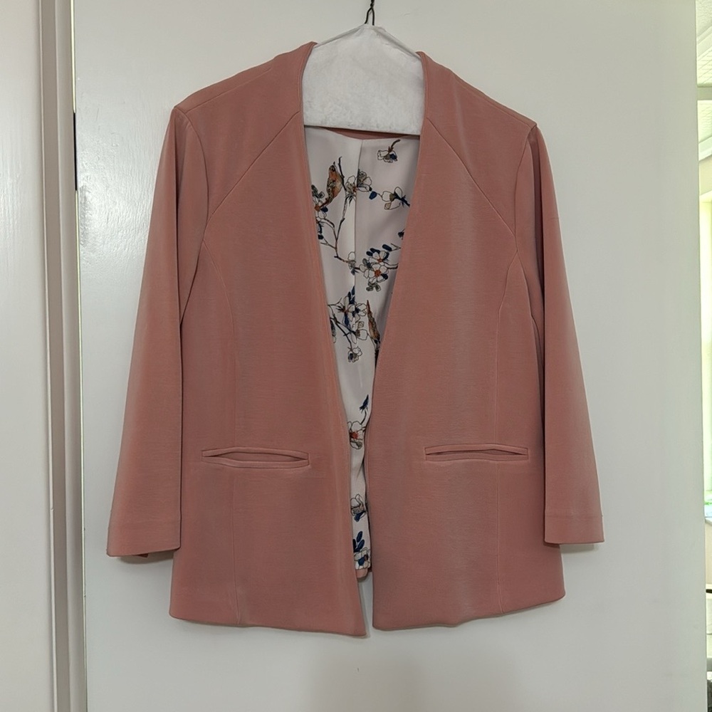 Beautiful Light Pink Skies are Blue 3/4 blazer. Size L. Stitch Fix